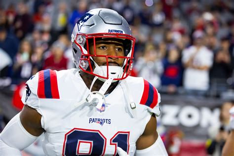 Patriots trading TE Jonnu Smith to Falcons for late-round pick